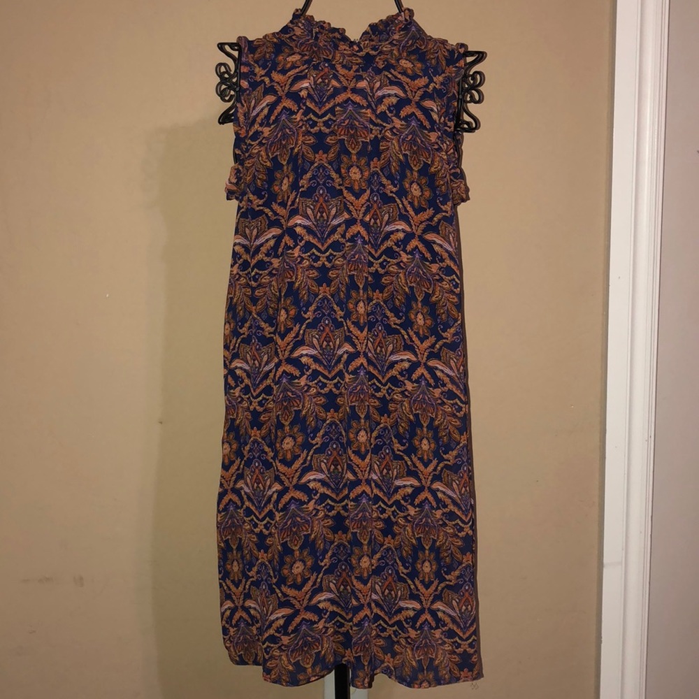Sleeveless dress.